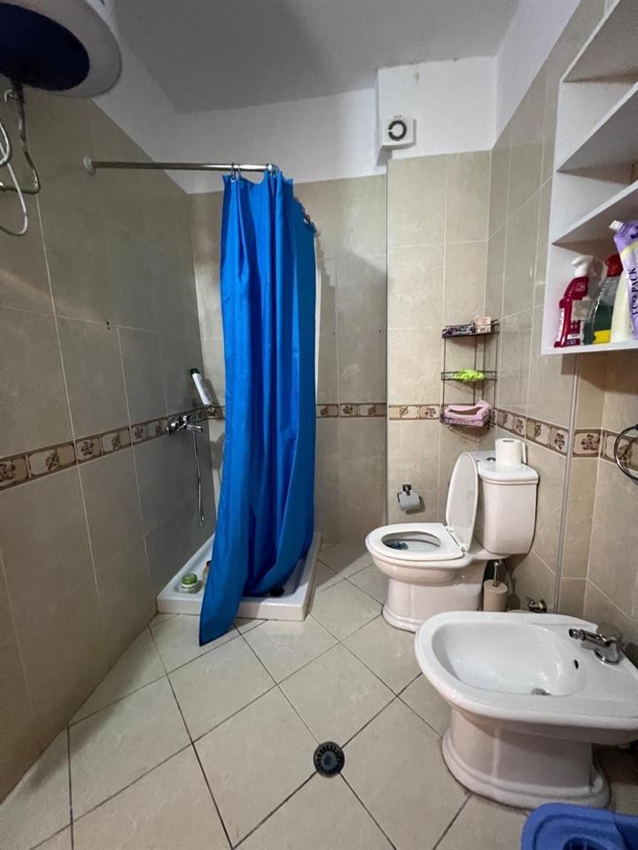Jepet me qera apartament 1+1 ne Vlorë!