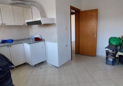 Shitet apartament 1+1