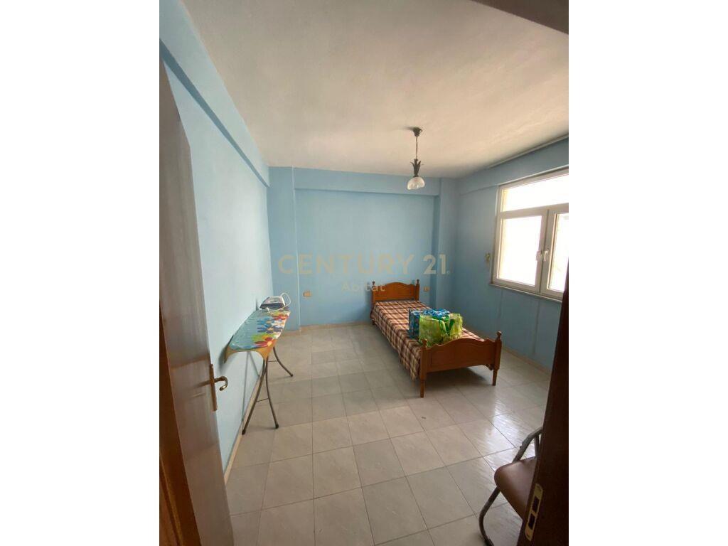 SHITET APARTAMENT 2+1+2 NE PLAZH DURRES
