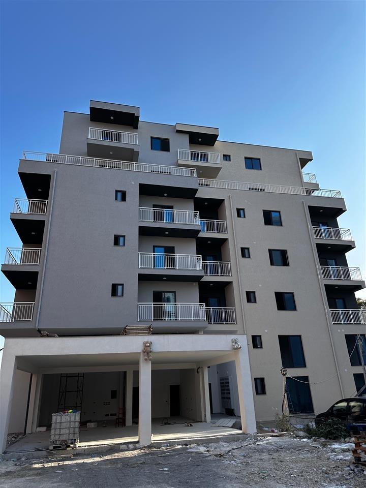 APARTAMENTE NE SHITJE ME PISHINE, GOLEM PLAZH