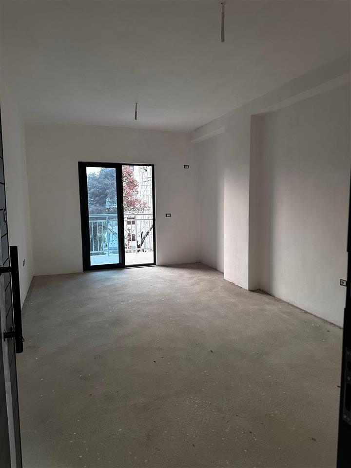 APARTAMENTE NE SHITJE ME PISHINE, GOLEM PLAZH
