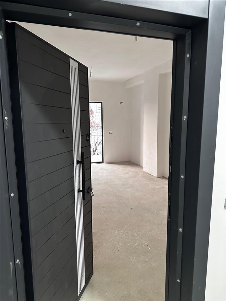 APARTAMENTE NE SHITJE ME PISHINE, GOLEM PLAZH