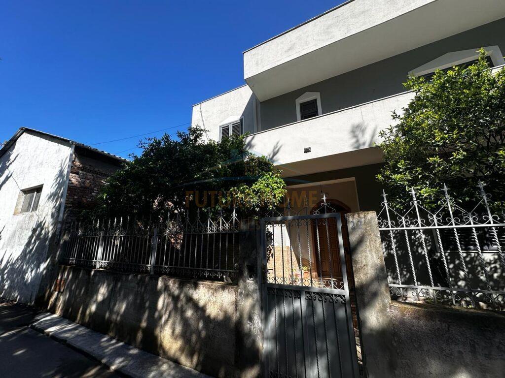 Qera, Vile 3-kateshe, Don Bosko