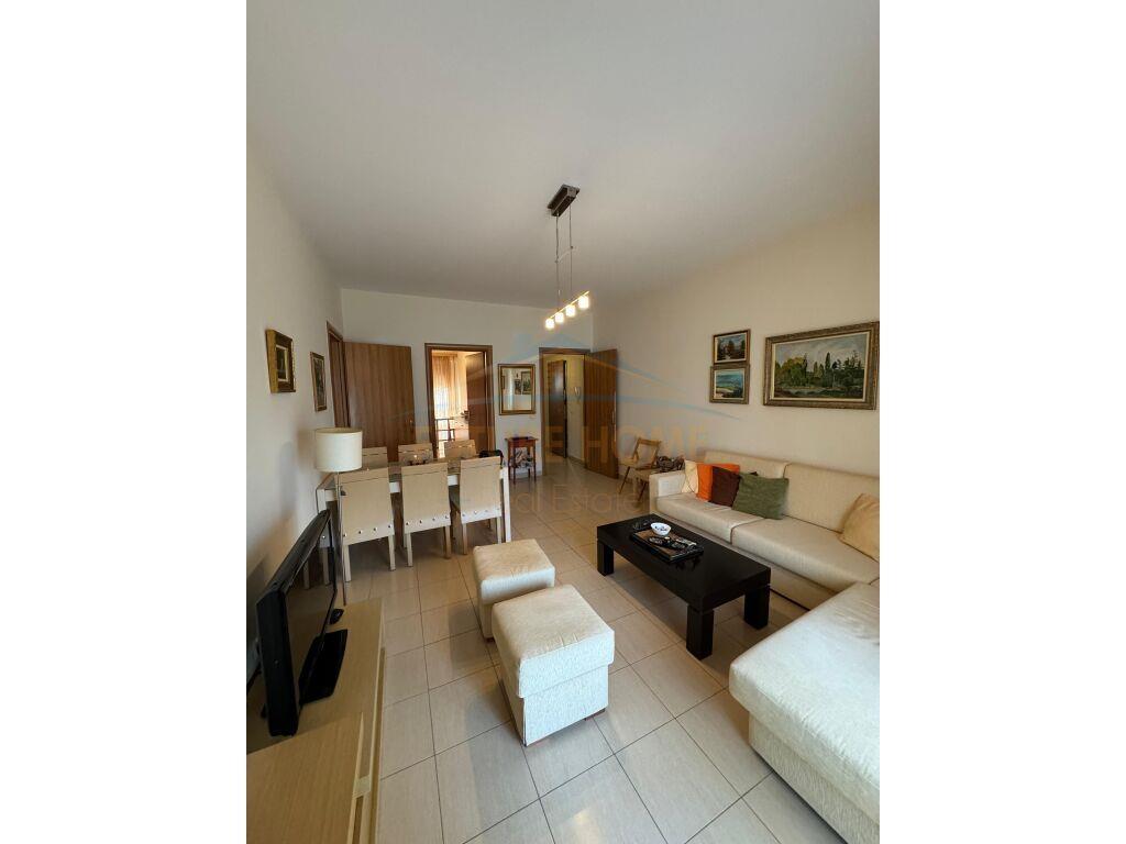 Qera, Apartament 2+1+2, Pazari i Ri, Tiranë