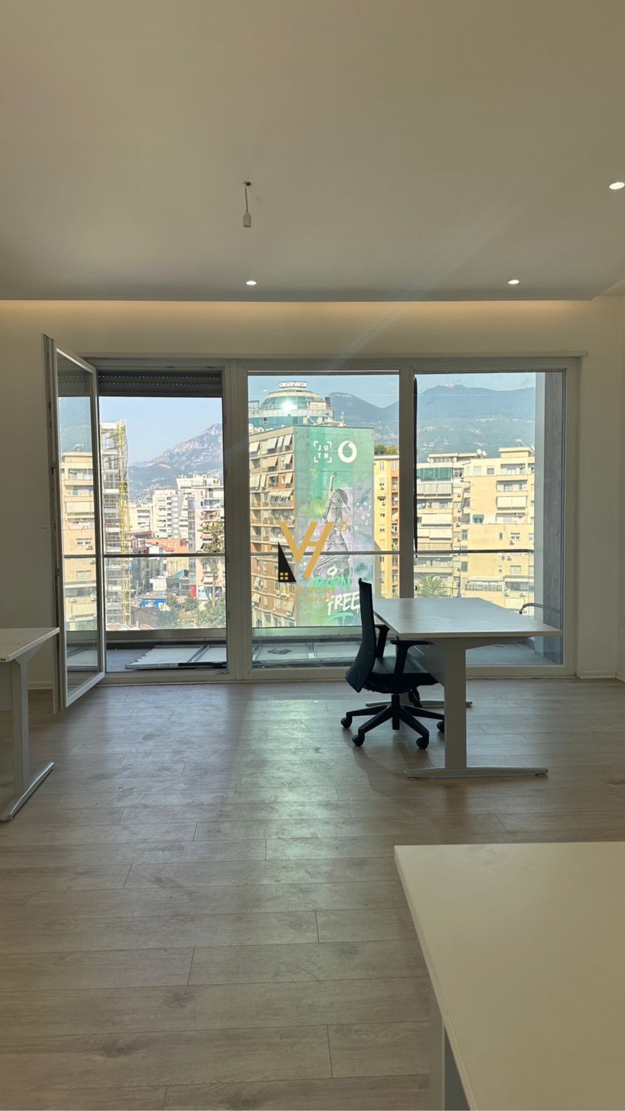 ZYRE 140M2 ME QERA TE RR E BARRIKADAVE 1.600EURO