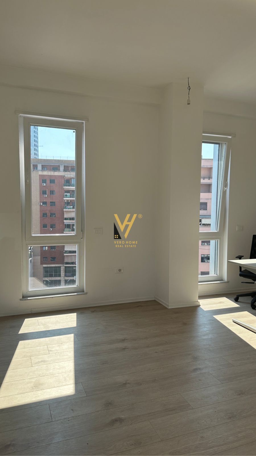 ZYRE 140M2 ME QERA TE RR E BARRIKADAVE 1.600EURO