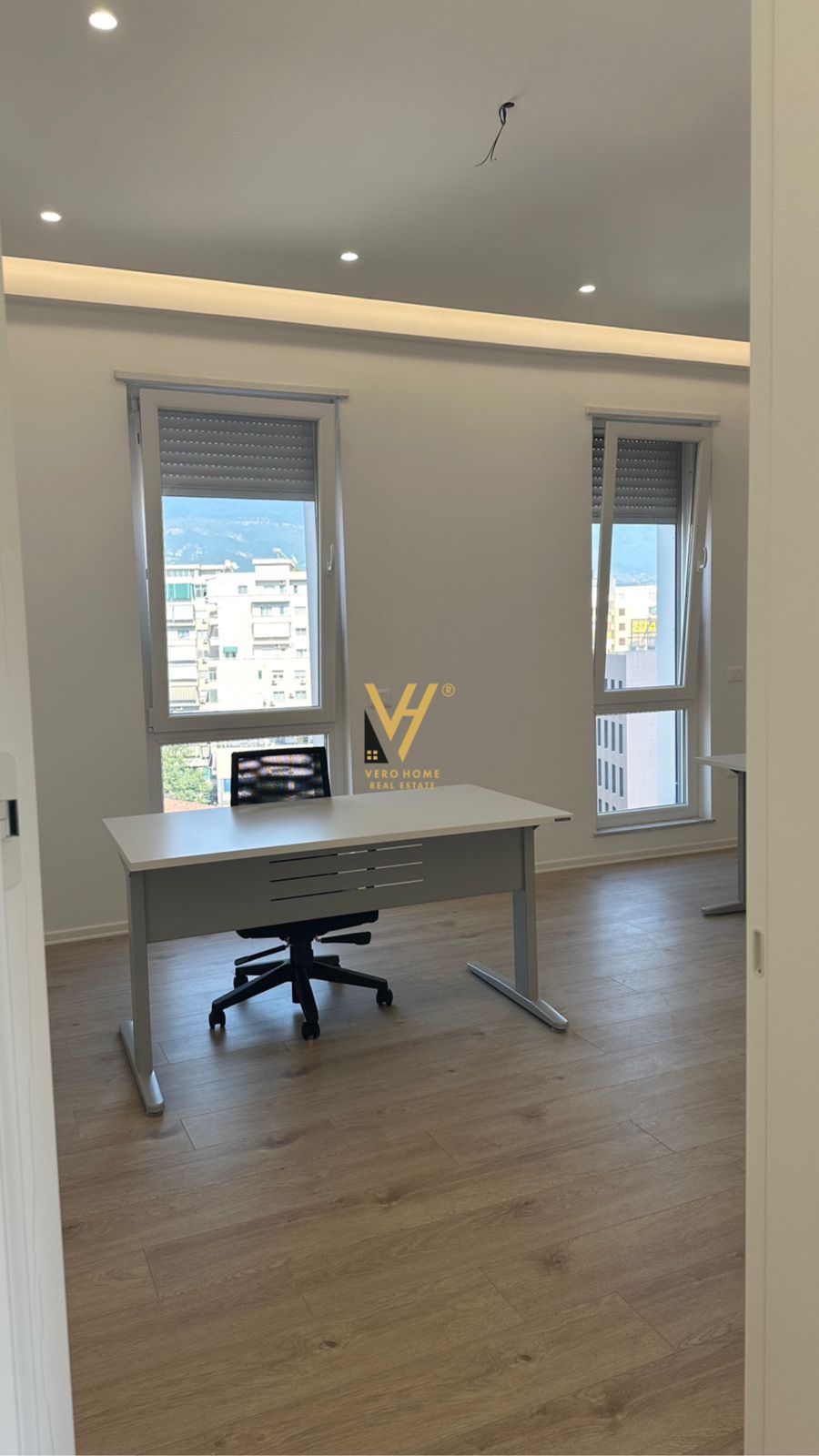 ZYRE 140M2 ME QERA TE RR E BARRIKADAVE 1.600EURO