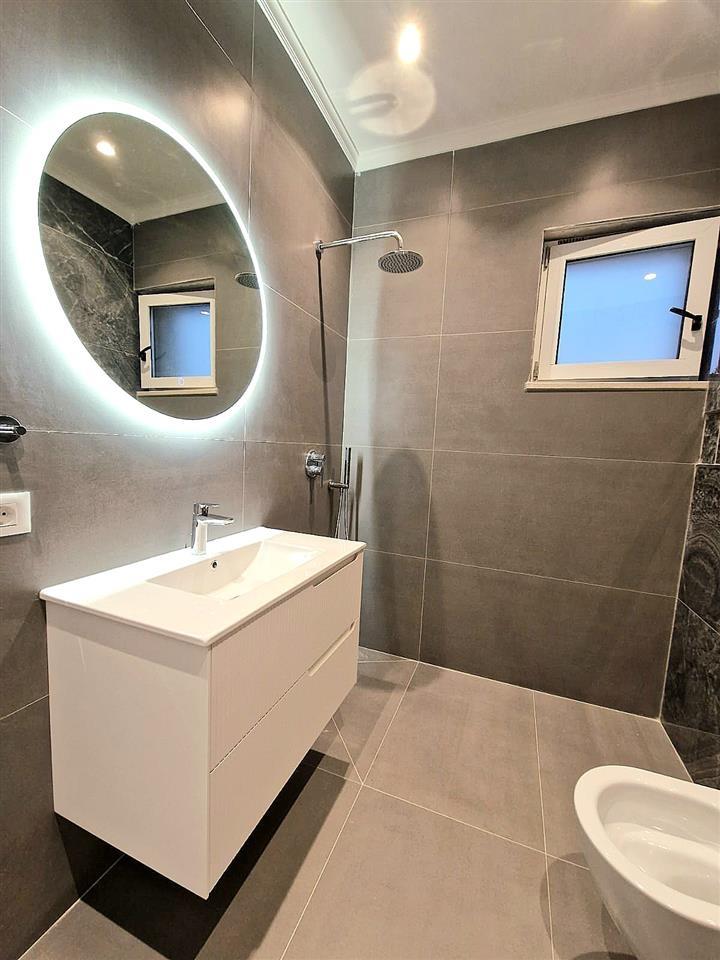 Vila te reja luksoze ,5 km nga bregdeti Qerretit