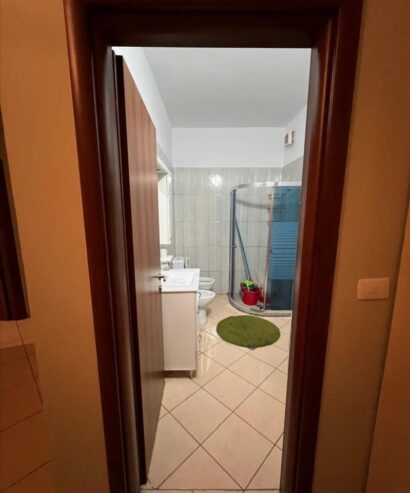 2+1 me Qera Liqeni Thate 120m2 i mobiluar 450 euro