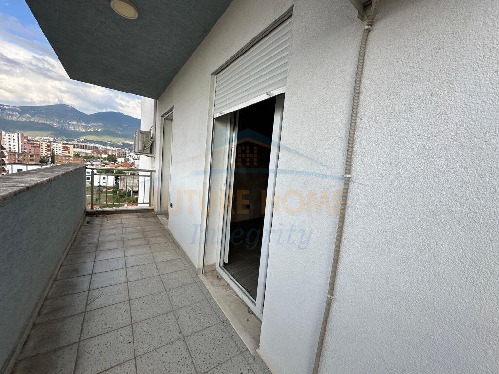 Shitet, Apartament 4+1+2, Ali Demi, Tiranë.