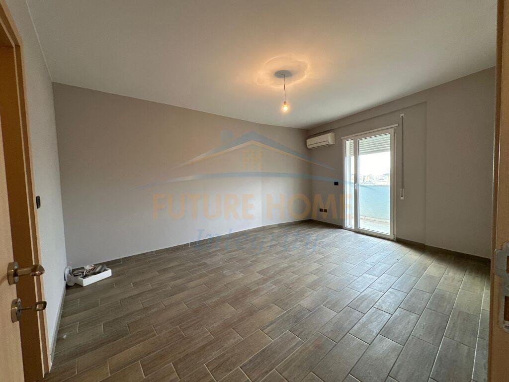 Shitet, Apartament 4+1+2, Ali Demi, Tiranë.