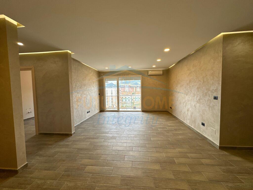 Shitet, Apartament 4+1+2, Ali Demi, Tiranë.