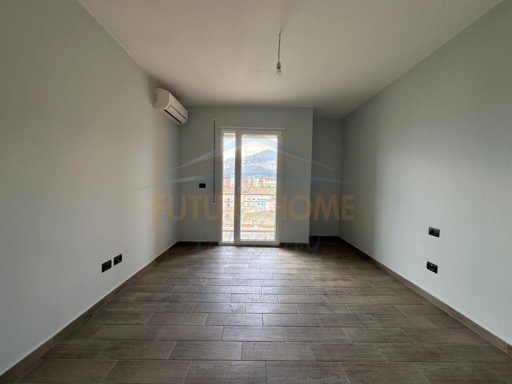 Shitet, Apartament 4+1+2, Ali Demi, Tiranë.