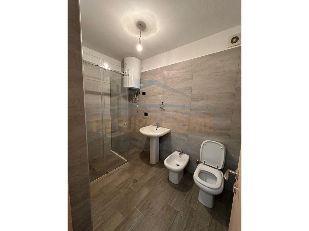 Shitet, Apartament 4+1+2, Ali Demi, Tiranë.