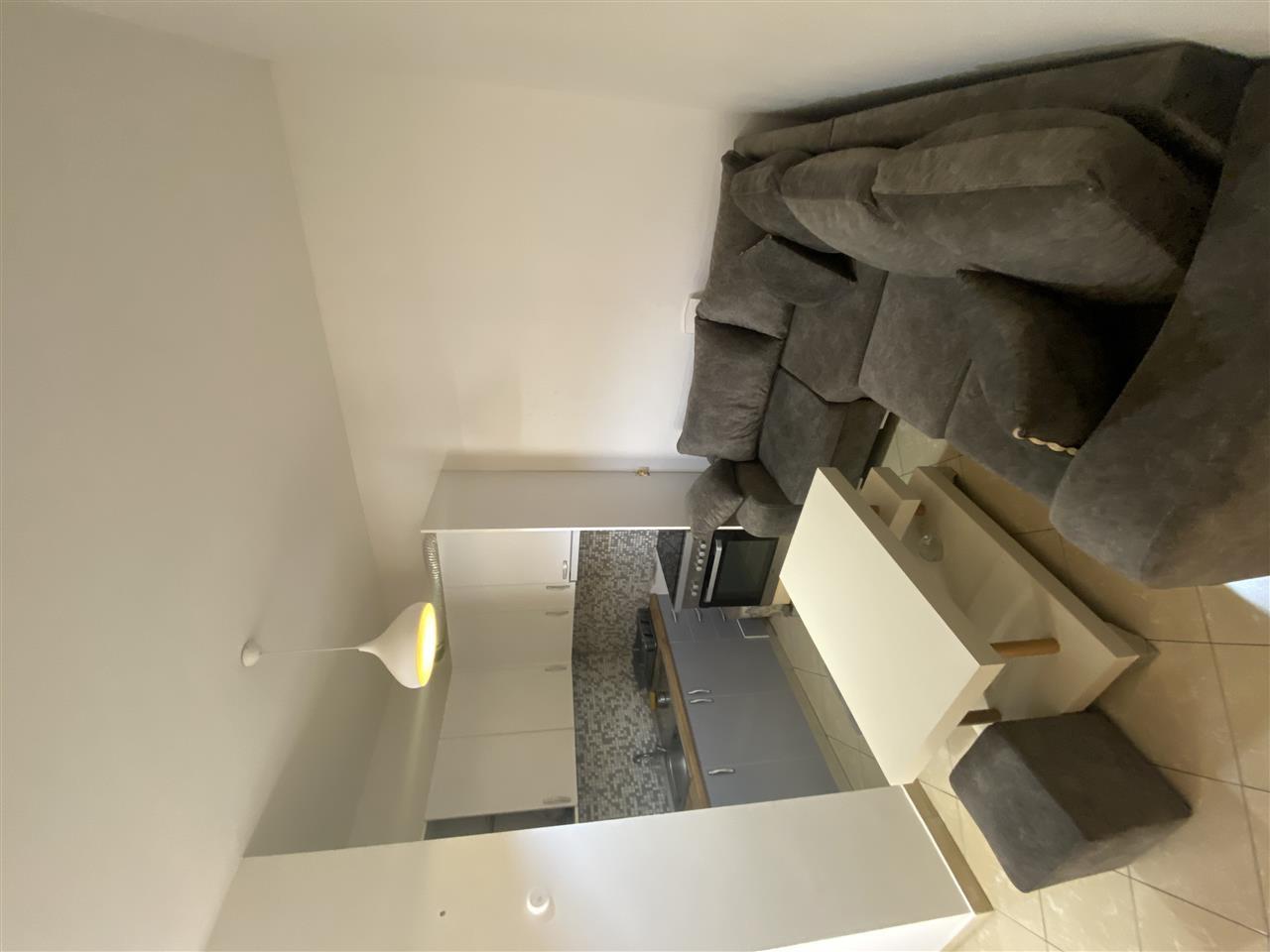 Apartament me qera ne astir