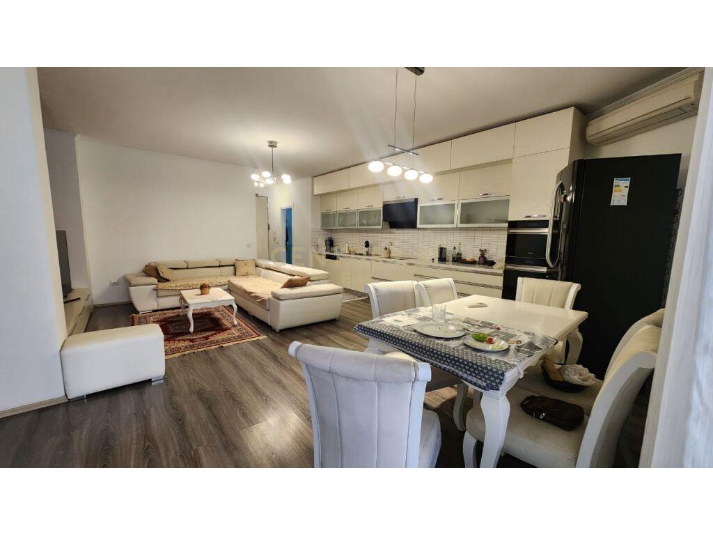 SUPER APARTAMENT 3+1+2 PAMJE DETI PER SHITJE NE VOLLGA!