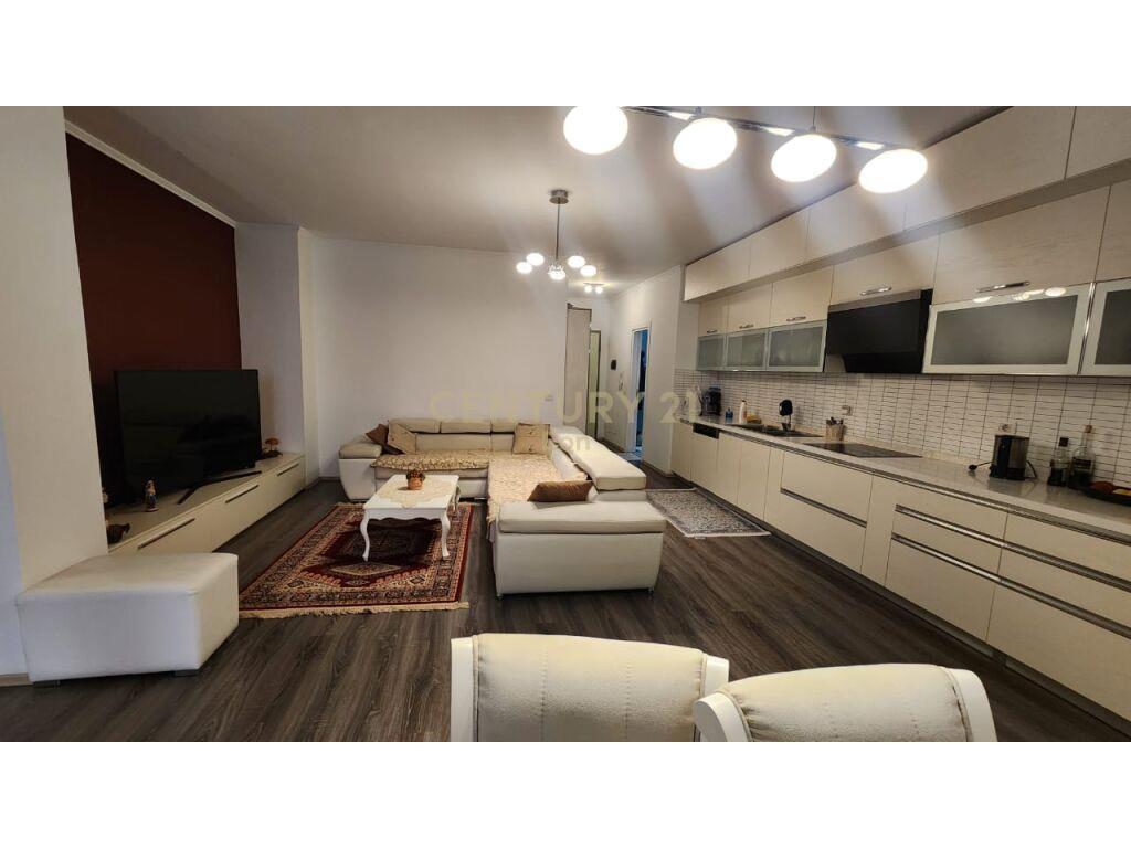 SUPER APARTAMENT 3+1+2 PAMJE DETI PER SHITJE NE VOLLGA!
