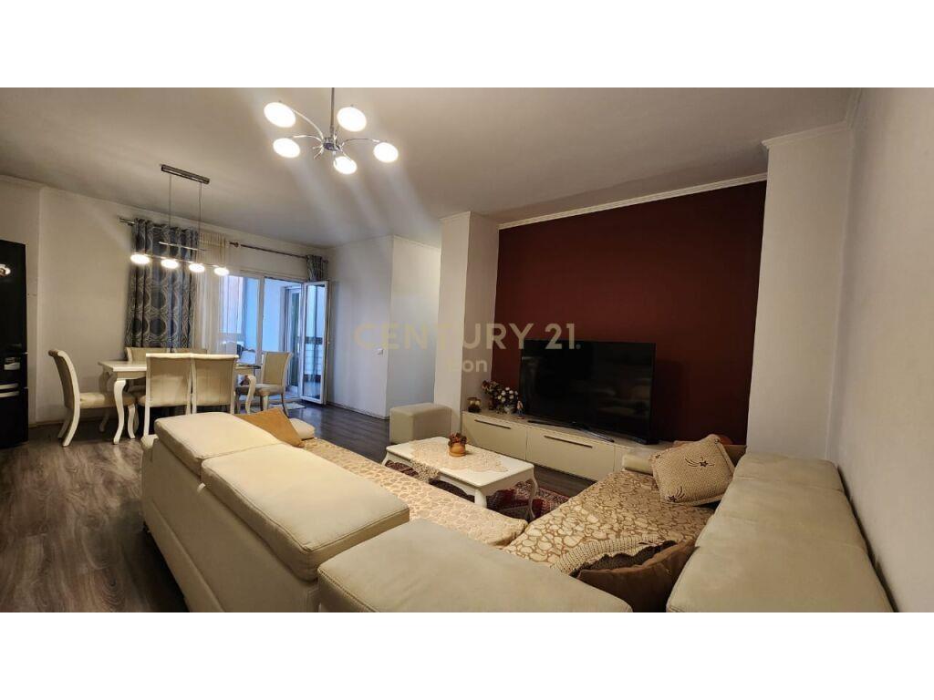 SUPER APARTAMENT 3+1+2 PAMJE DETI PER SHITJE NE VOLLGA!