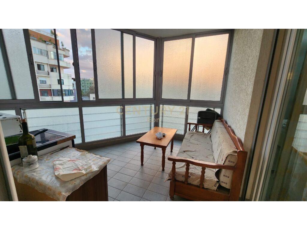 SUPER APARTAMENT 3+1+2 PAMJE DETI PER SHITJE NE VOLLGA!