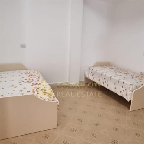 Ofrojme per qera katin e par te nje shpie private 2+1