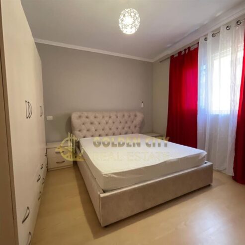 Shitet apartament 1+1