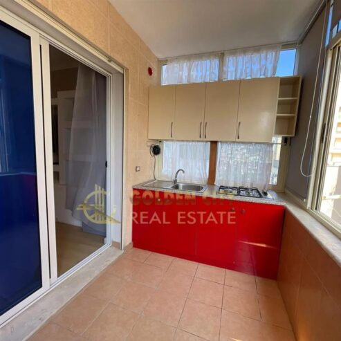Shitet apartament 1+1