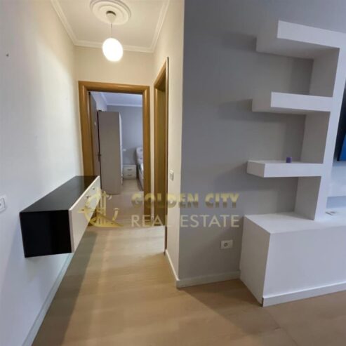 Shitet apartament 1+1