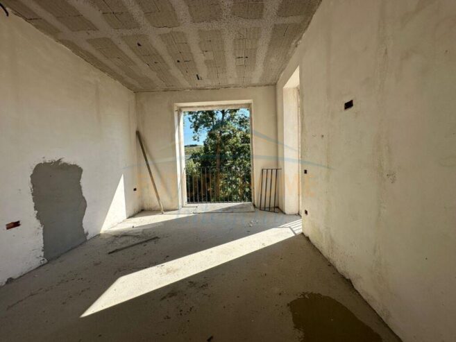 Shitet, Vilë, Secret Garden Teg, Tiranë.