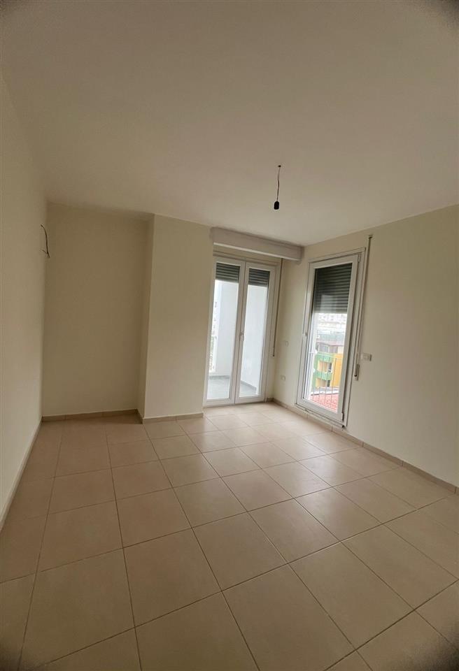 SHITET APARTAMENT 2+1 ME DY BALLKONE!