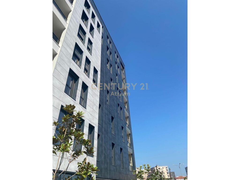 SHITET APARTAMENT 2+1+2 TUALETE PRANE MATERNITETIT TE RI!