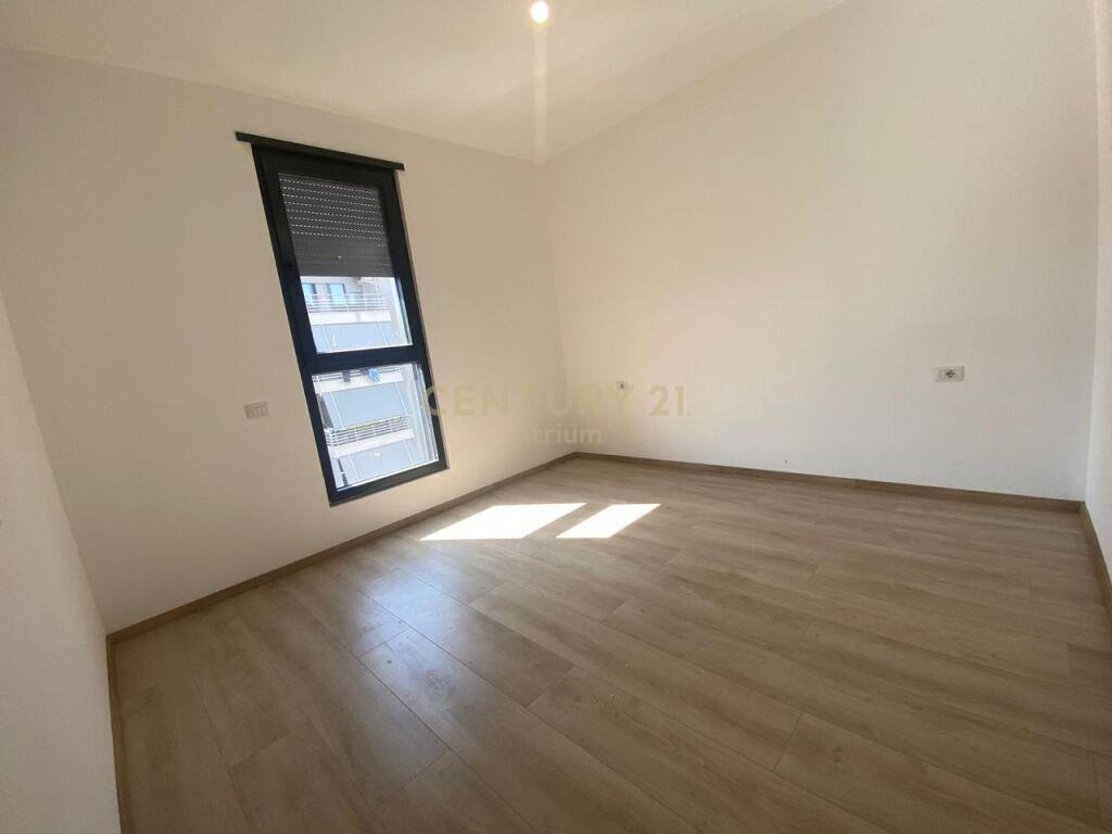SHITET APARTAMENT 2+1+2 TUALETE PRANE MATERNITETIT TE RI!