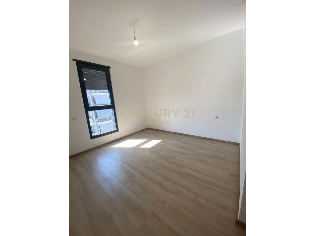 SHITET APARTAMENT 2+1+2 TUALETE PRANE MATERNITETIT TE RI!