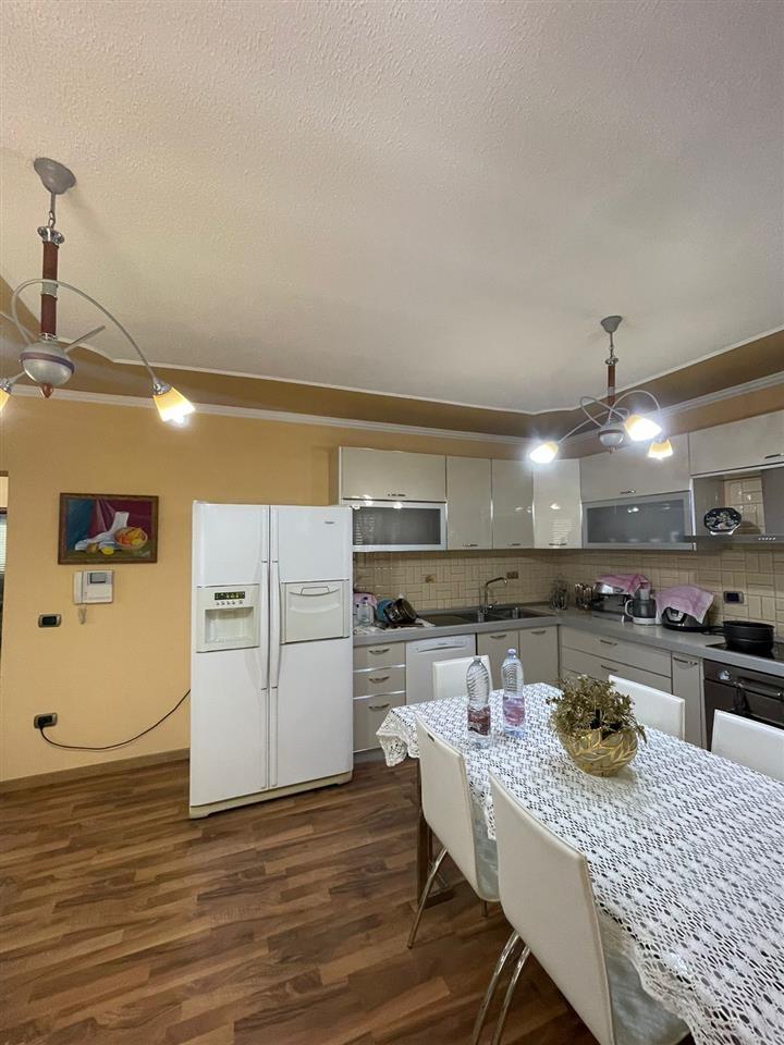 SHESIM SUPER APARTAMENT 158M2 PRAN STADIUMIT NE DURRES.