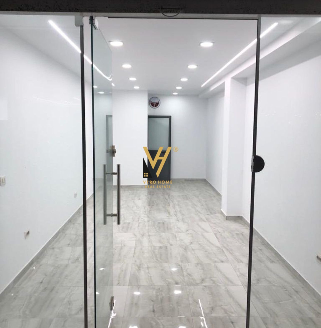 DYQAN 26 M2 ME QERA TE RRUGA BARDHYL 250.000 EURO