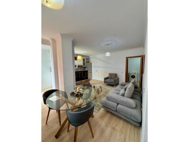 Tirane, shitet apartament 1+1