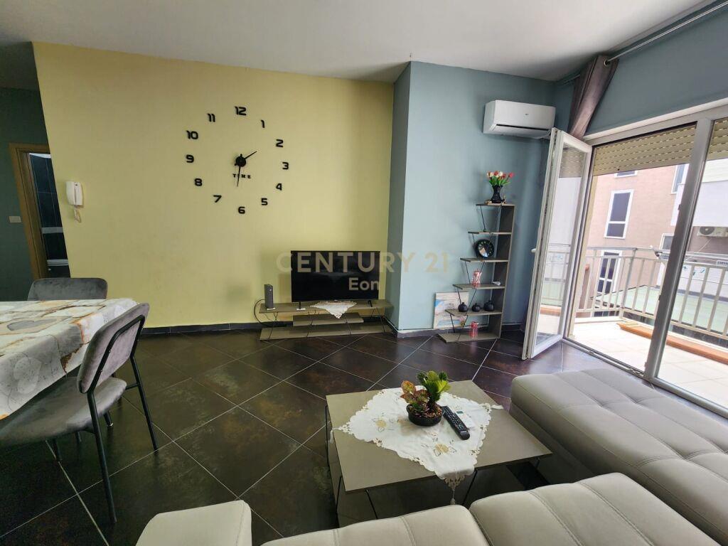 Apartament 1+1 për Qira në Plazh, Durrës Me Pamje Ansore Det