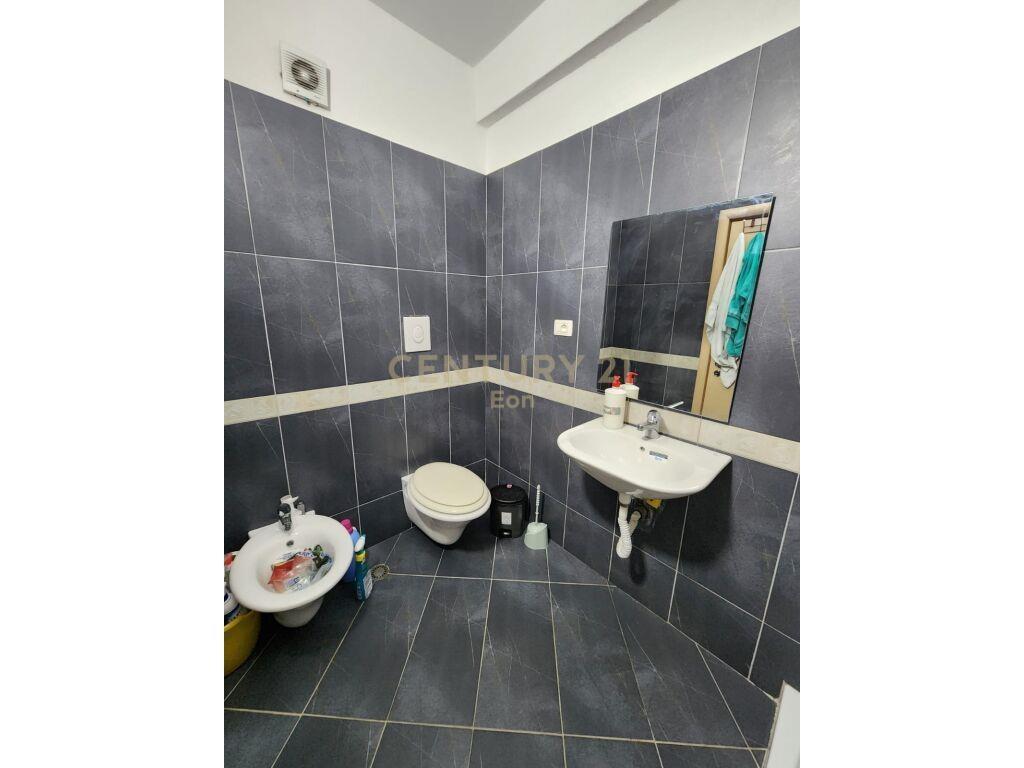 Apartament 1+1 për Qira në Plazh, Durrës Me Pamje Ansore Det