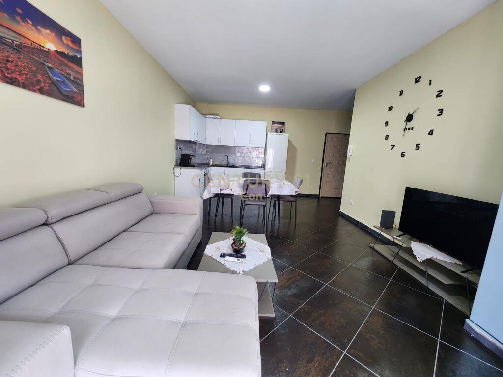 Apartament 1+1 për Qira në Plazh, Durrës Me Pamje Ansore Det