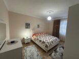 Shitet Apartament 2+1 prane ”Xhamia Xhurra”