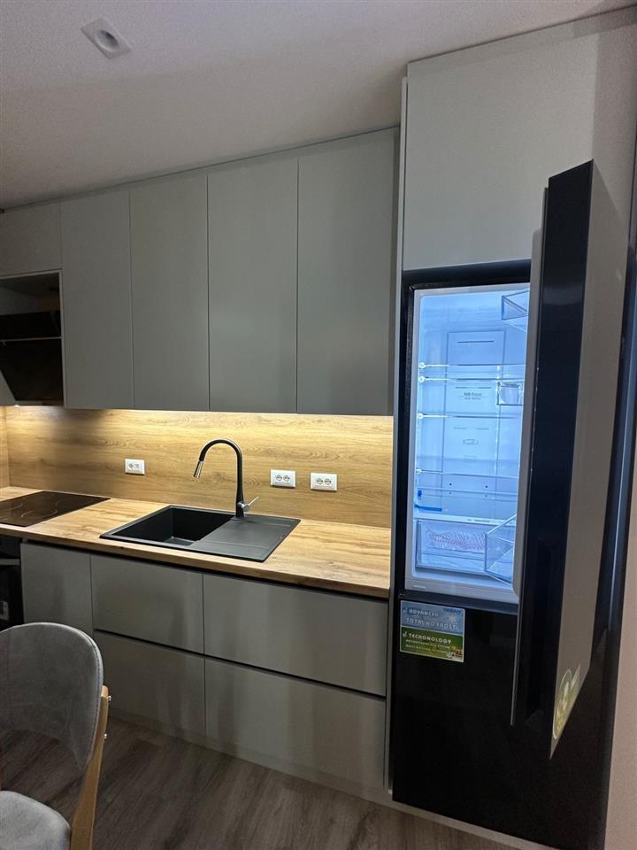 Ofrohet per qira apartament 1 +1 i pa banuar me pare