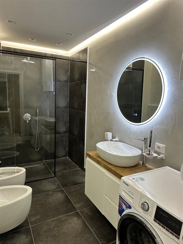 Ofrohet per qira apartament 1 +1 i pa banuar me pare