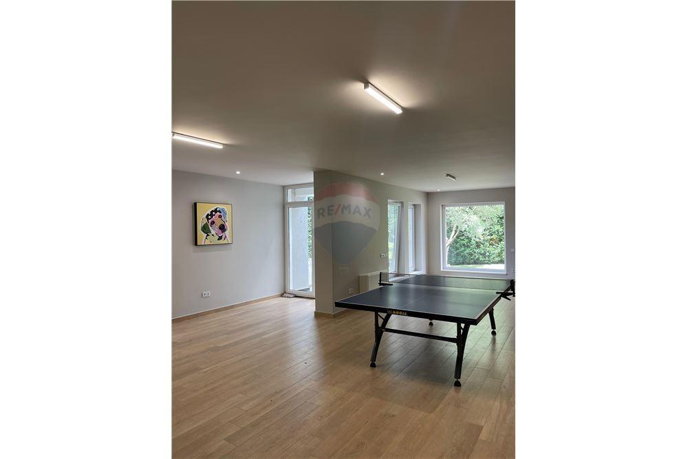 Jepet me qira Vilë me Pishinë. Mju Bathore (Akacia Hill)