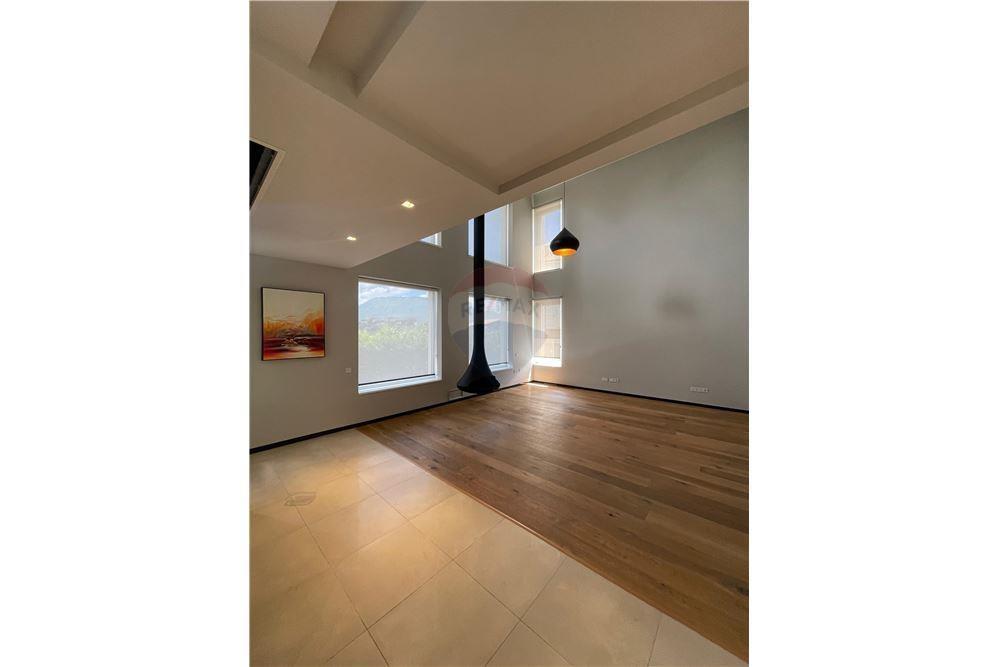 Jepet me qira Vilë me Pishinë. Mju Bathore (Akacia Hill)