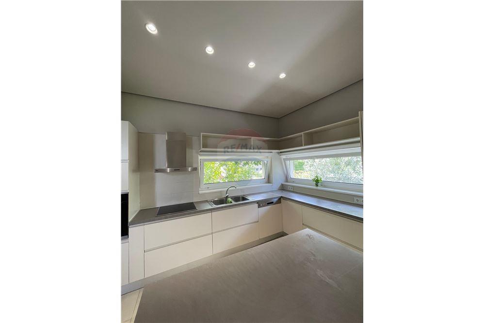 Jepet me qira Vilë me Pishinë. Mju Bathore (Akacia Hill)