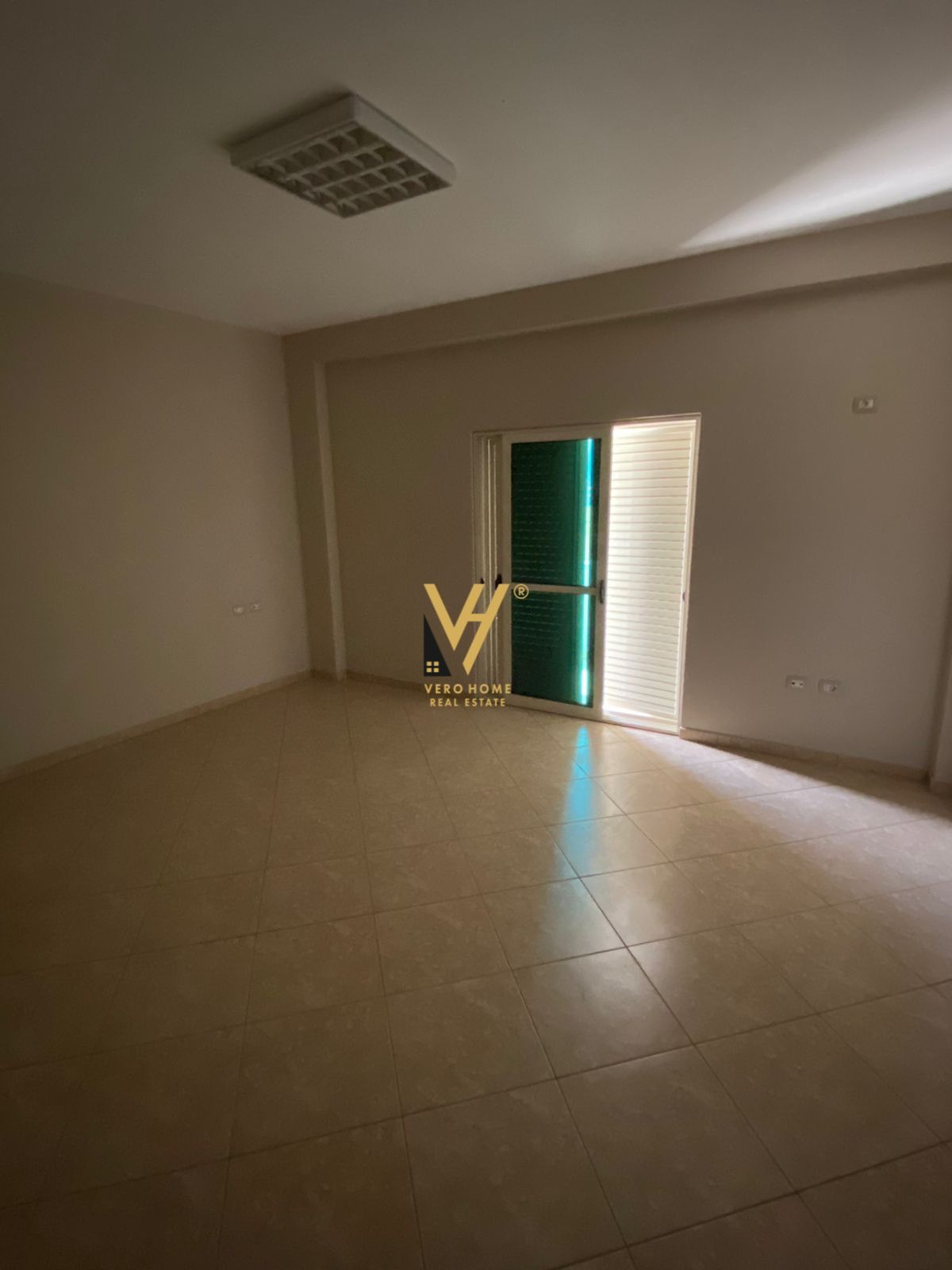 JEPET ZYRE 230 M2 ME QERA NE SELITE 85.000 LEKE