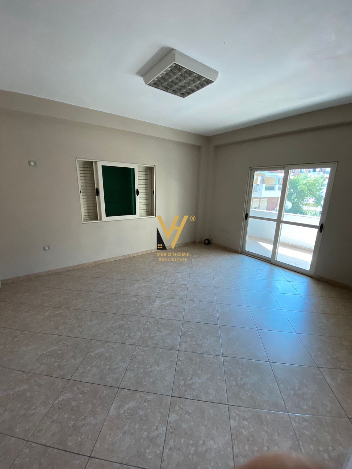 JEPET ZYRE 230 M2 ME QERA NE SELITE 85.000 LEKE