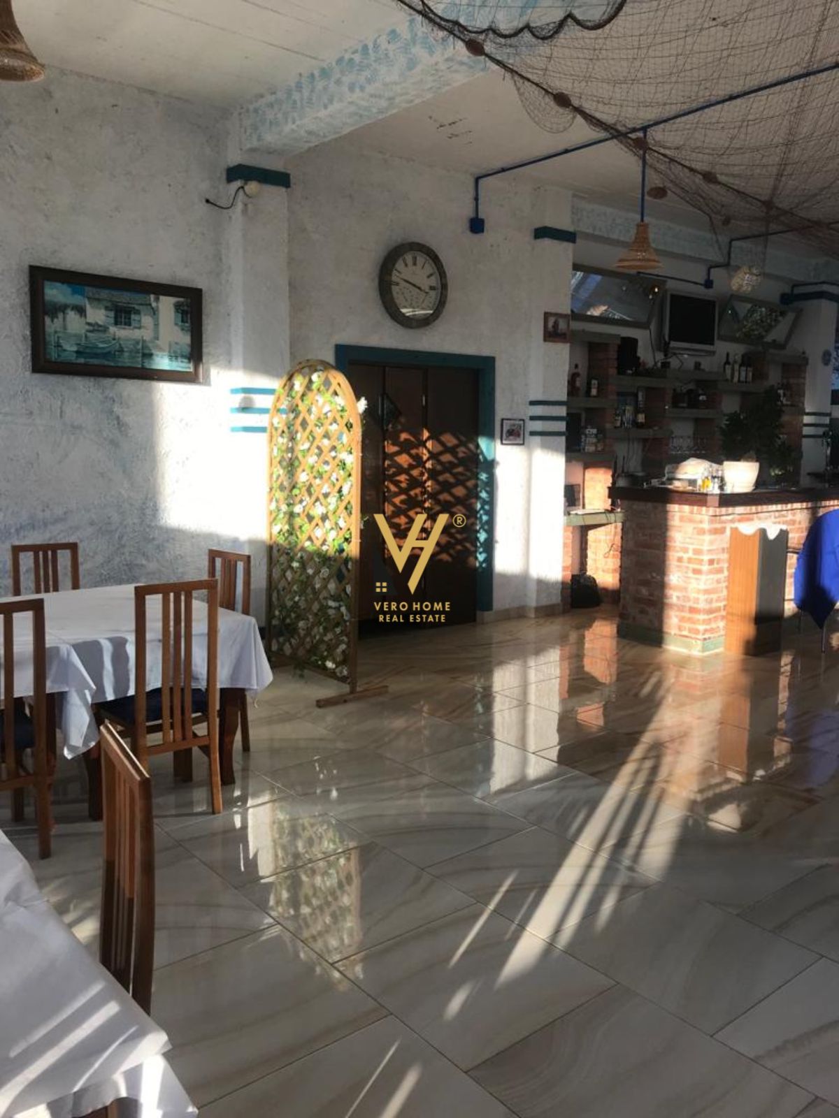 BAR – RESTORANT 1200 M2 ME QERA TE TEGU 8.000 EURO