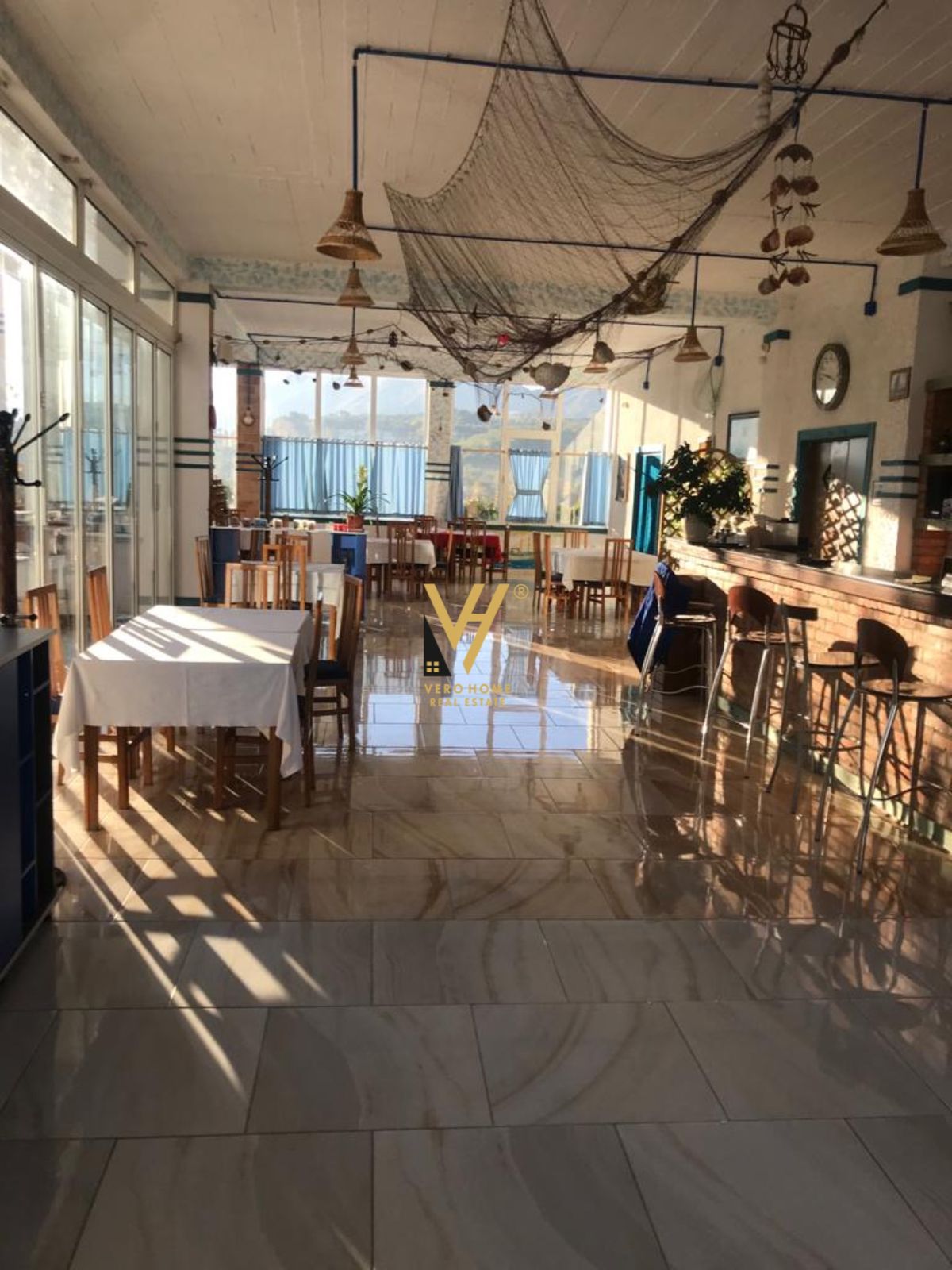 BAR – RESTORANT 1200 M2 ME QERA TE TEGU 8.000 EURO