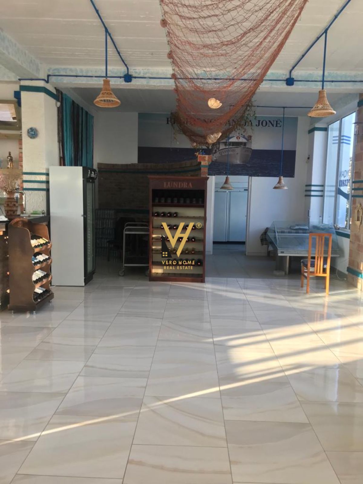 BAR – RESTORANT 1200 M2 ME QERA TE TEGU 8.000 EURO