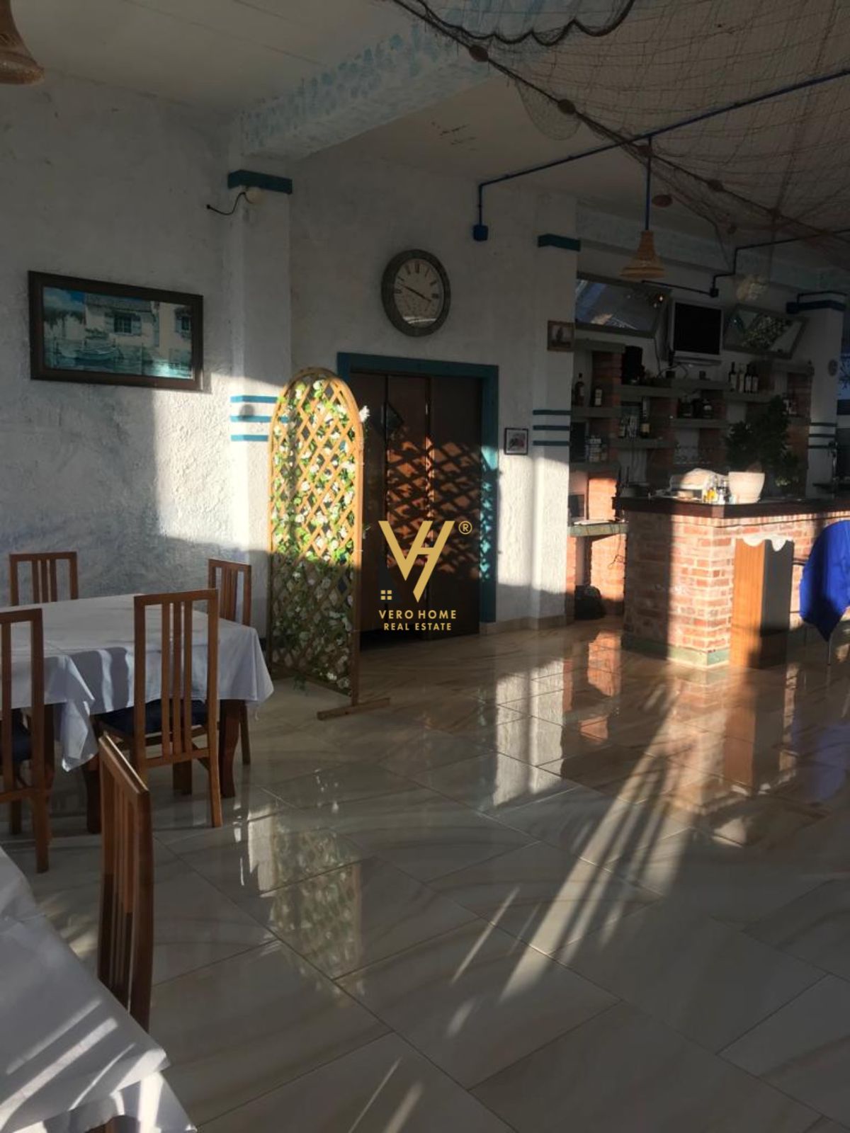 BAR – RESTORANT 1200 M2 ME QERA TE TEGU 8.000 EURO